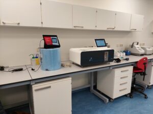 Demo lab equipment in lab of the Biodiscovery Platform